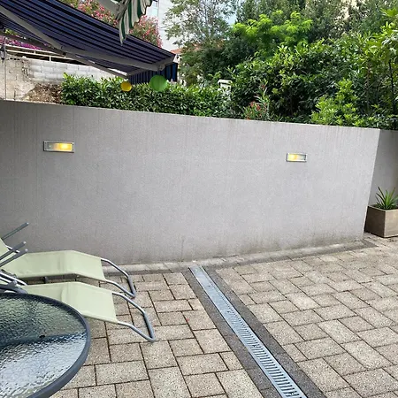Prestige With Free Parking Apartment Split