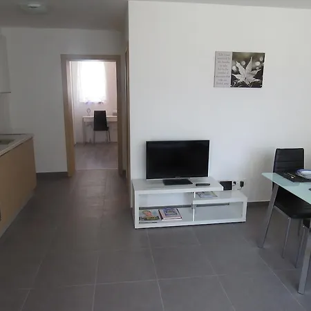 Prestige With Free Parking Split